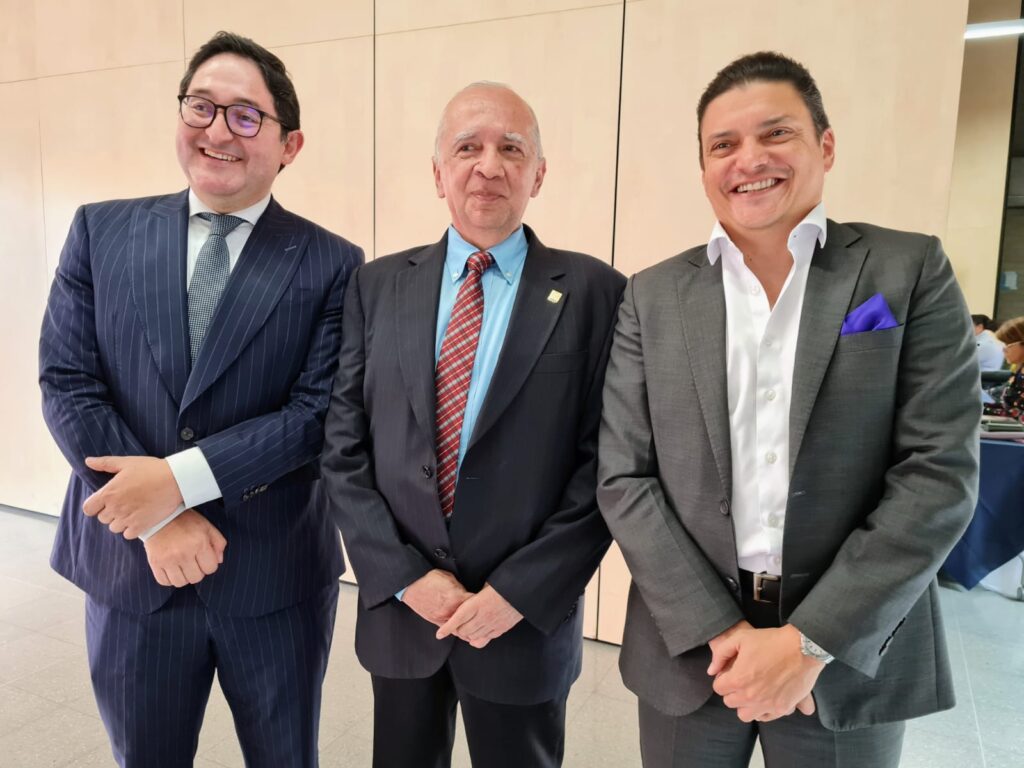 The Minister of Science, Technology and Innovation, Tito José Crissien Borrero, and the Vice Minister of Higher Education, José Maximiliano Gómez Torres, with UIS representative, Luis Orlando Aguirre Rodríguez.