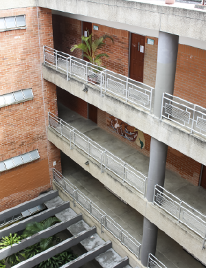 It is important for the School of Law and Political Science to show the facilities that are at the service of students and the university community. Photo taken at the school showing the internal part of the building of the School of Human Sciences.