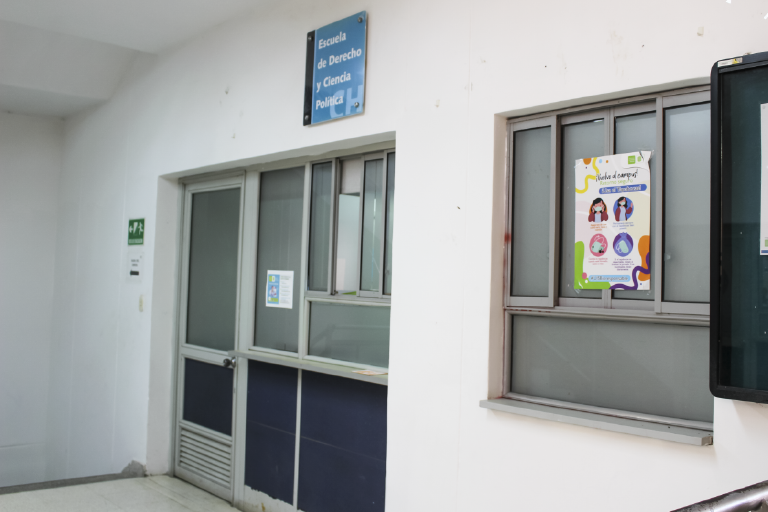 It is important for the School of Law and Political Science that you know the facilities that are at the service of students and the university community. Photo taken at the school, you can see the door of their office with their name written on the top.