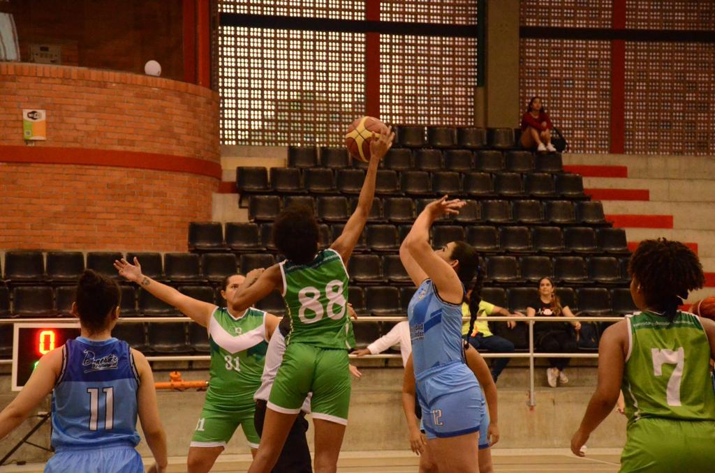 Selección Baloncesto femenino durante el debut en los Juegos Departamentales ASCUN 2022.