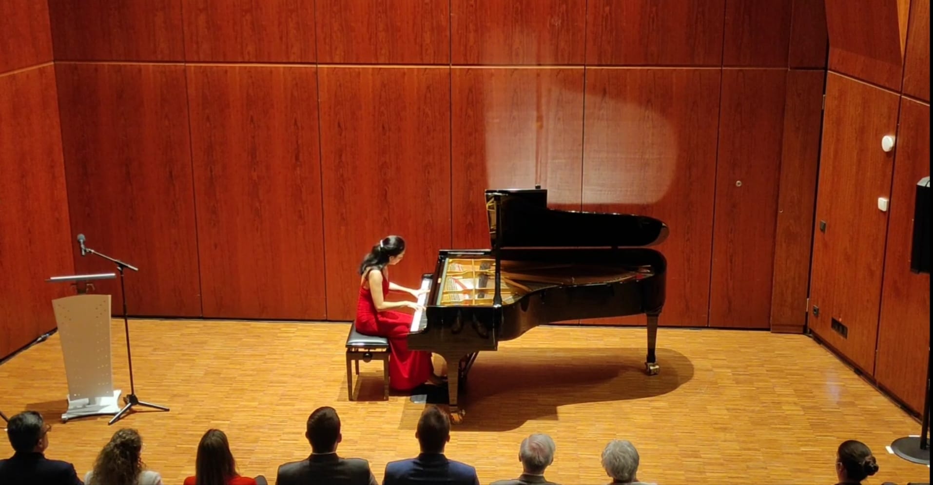 Profesora Natalia Avella Ramírez, en su recital de piano en Alemania.