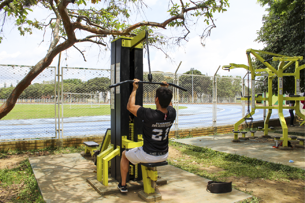 The Physical Education and Sports Department UIS invites you to get to know its Outdoor Gymnasium. General plan showing a student using the machines to exercise.