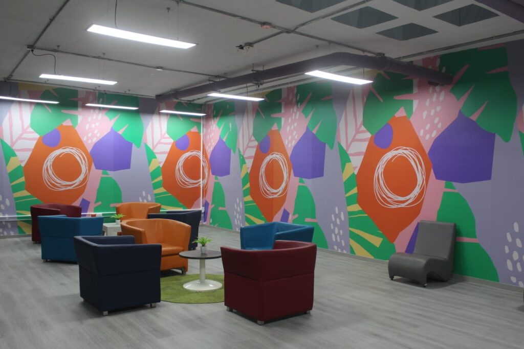 La nueva sede UIS tiene un salón de coworking.