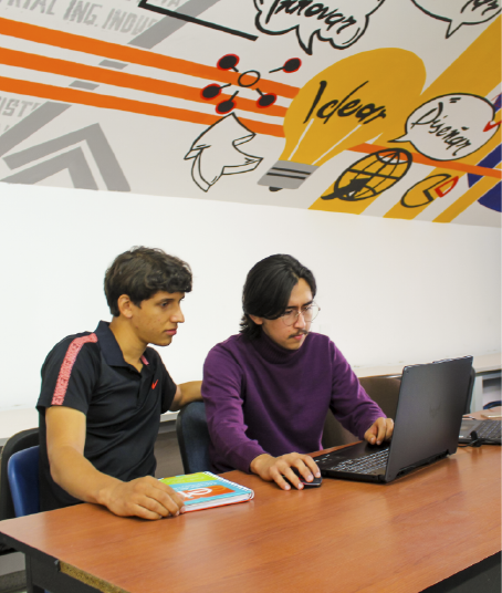 Photo taken at the School, close-up of two students working on a computer in the classroom of the study center. It is important for the School of Industrial and Business Studies, UIS, to show the facilities at the service of students and the university community.