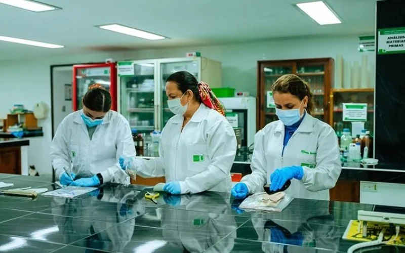 Laboratorio Químico de Consultas Industriales de la UIS recibió el  reconocimiento Reiner – Universidad Industrial de Santander