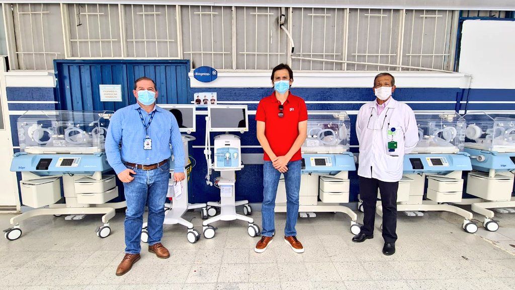 Entrega de ventiladores para neonatos e incubadoras de doble pared al Hospital Universitario de Santander