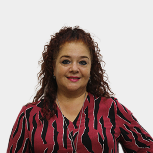 Foto tomada en primer plano donde aparece Claudia Sofía Arenas Vargas situada en el centro.