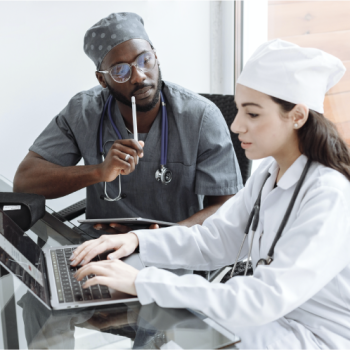 The SEA presents its Academic Follow-up and Orientation Program for Health Students. Photo taken from stock images showing two doctors talking.