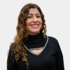 The Universidad Industrial de Santander (UIS) presents the coordinator of the UIS Academic Excellence System, Claudia Milena Gómez Ortiz. Photo showing the coordinator looking towards the camera and white background.
