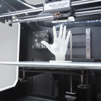 La Escuela de Diseño Industrial UIS presenta a la comunidad educativa y al público en general las líneas de investigación de su Grupo de investigación INTERFAZ. Foto tomada del stock de imágenes que muestra una mano construida en 3D.