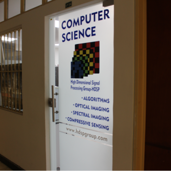 The School of Systems and Computer Engineering presents to the educational community and the general public the research lines of its Algorithm Design and Multidimensional Data Processing (HDSP) Research Group. General photo showing the door of the group's office.