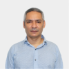 Rafael Angel Torres Amaris, professor of the School of Physics, is presented to the general public and the educational community. Doctor in Natural Sciences (Physics). The photo was taken in the foreground, white background and the professor is located in the center.